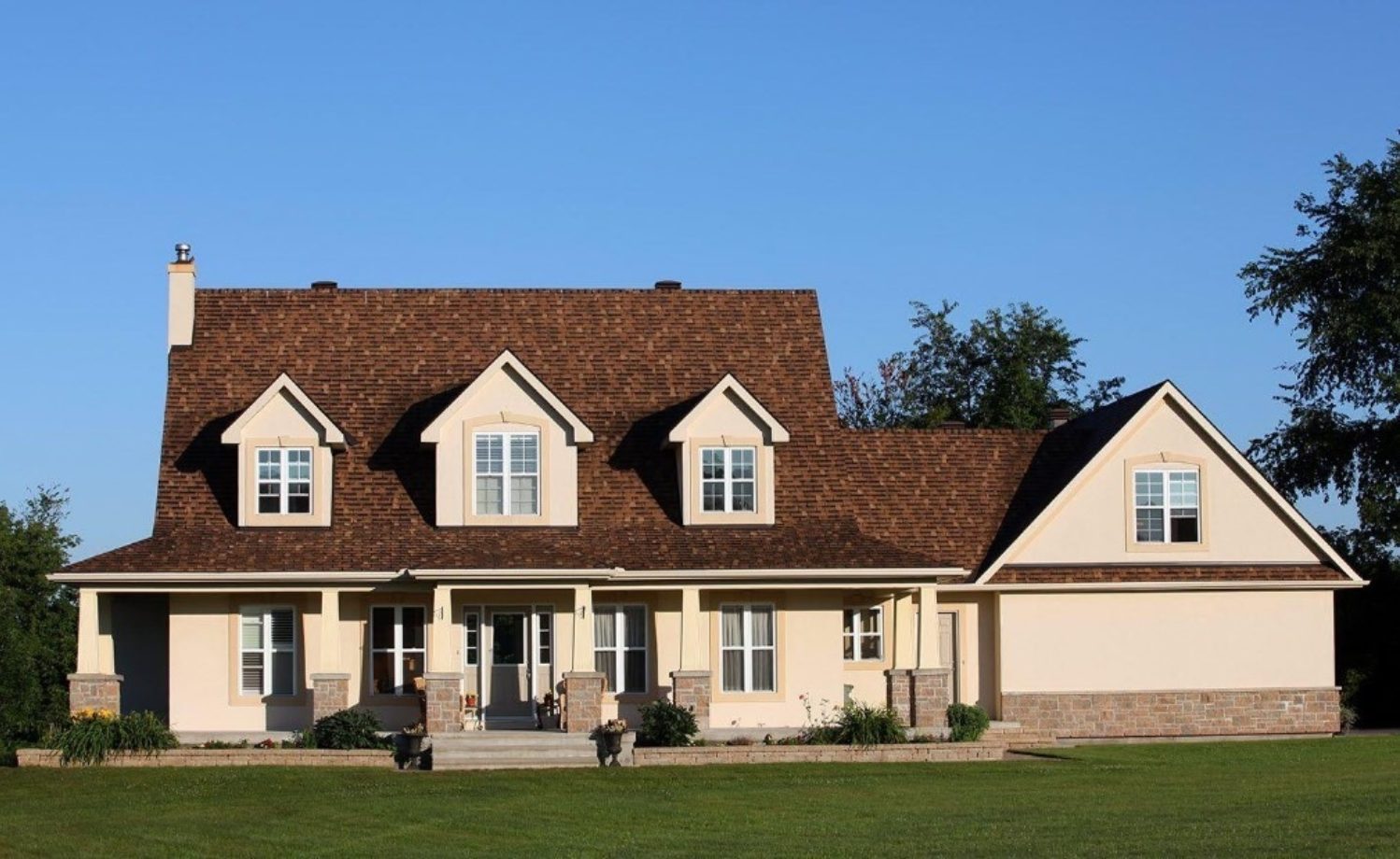 What Color Siding Goes with Weathered Wood Shingles? Allura USA