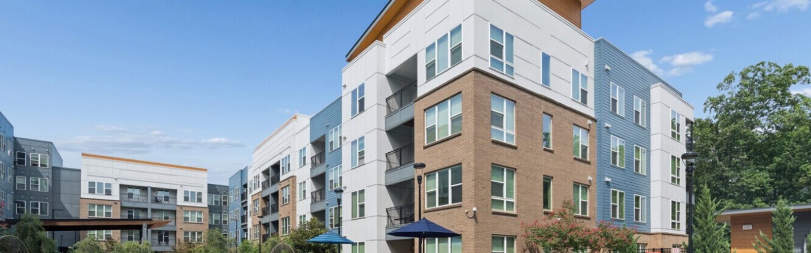 The 2312 Virginia Project shows smooth vertical panels and lap siding by Allura.