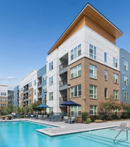 The 2312 Virginia Project shows smooth vertical panels and lap siding by Allura.