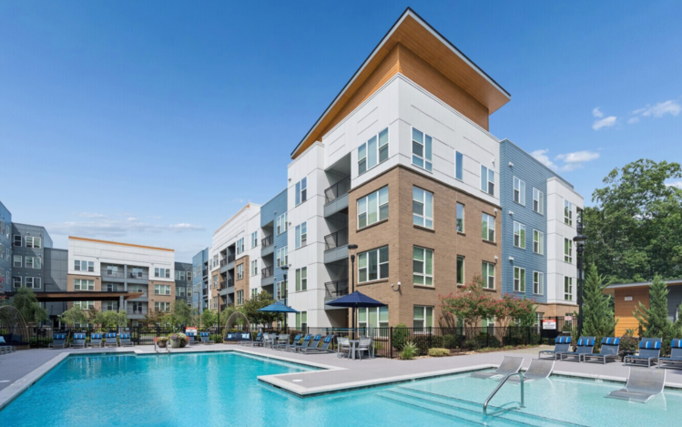 The 2312 Virginia Project shows smooth vertical panels and lap siding by Allura.