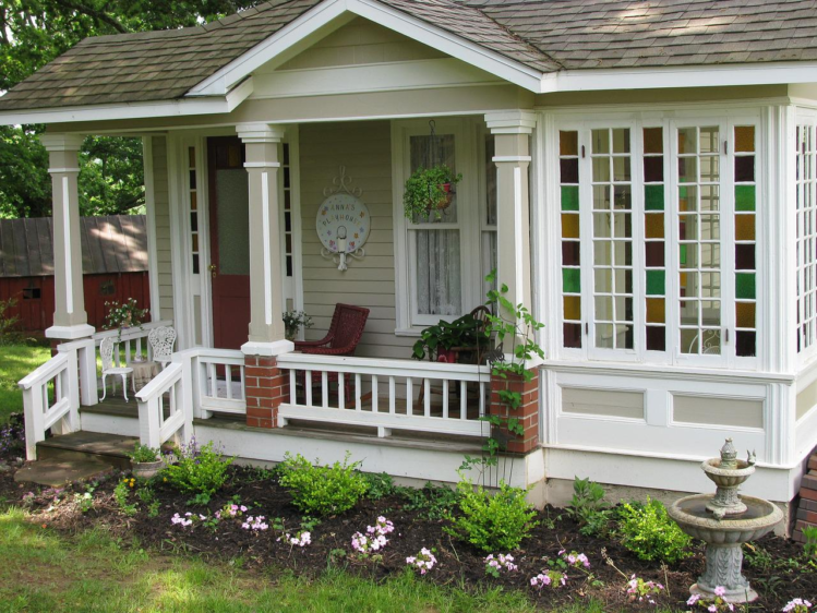 Highly Decorative Beige Lap Siding With White Trim