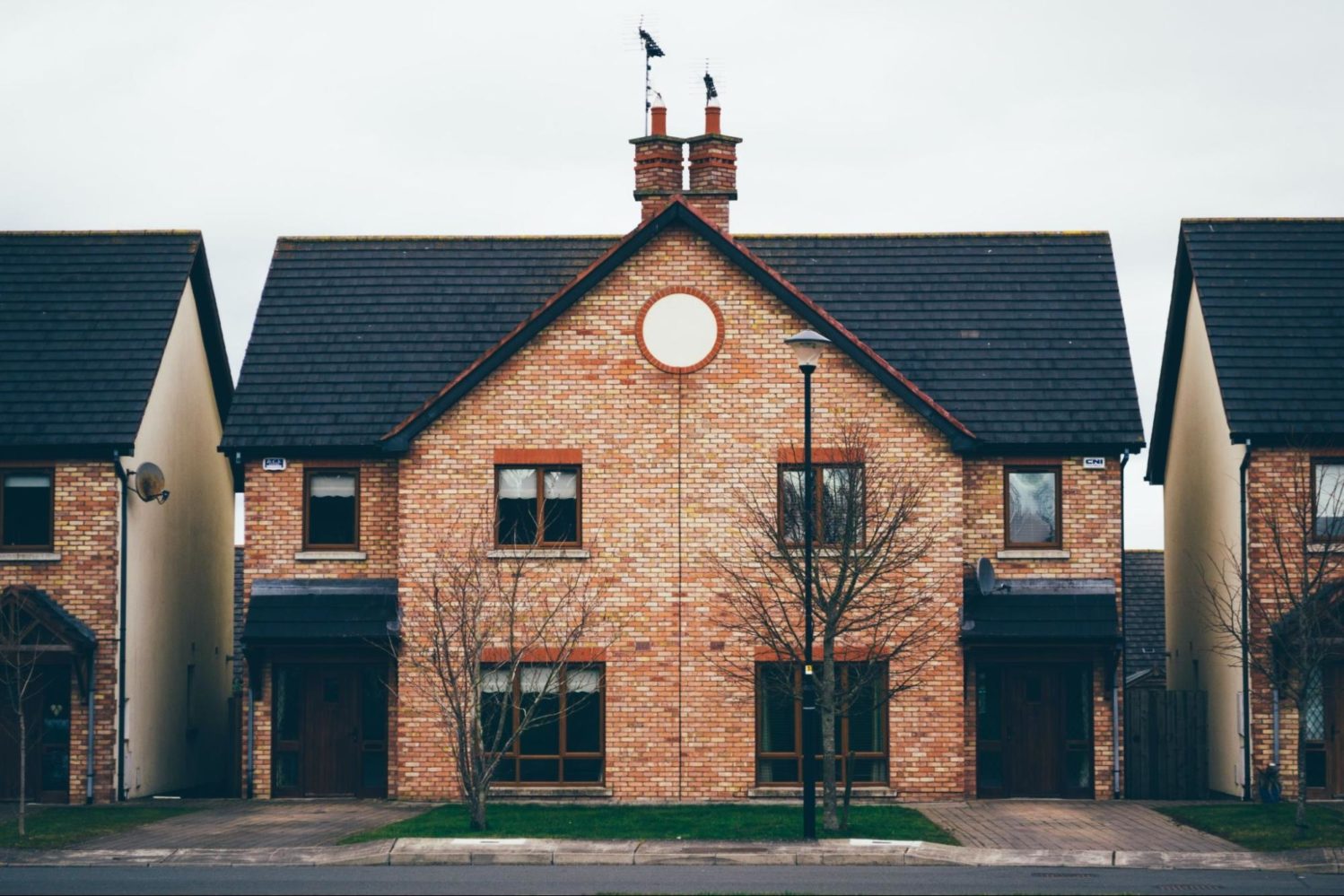 5 Red Brick House with Black Trim Design Ideas | Allura USA